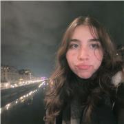 Estudiante de universidad. Que ha vivido en el extranjero por un año completo